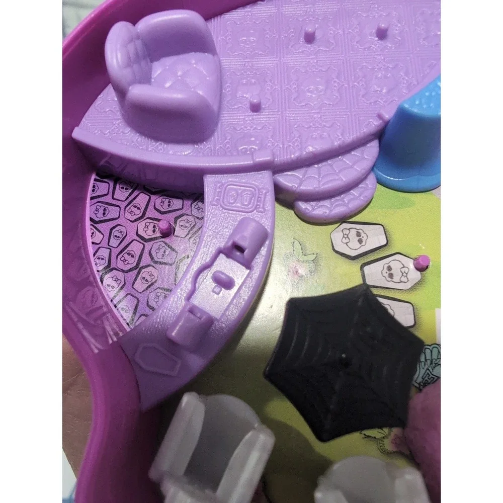Polly Pocket  Monster High Compact with Micro Figures And Accessories Skull Goth